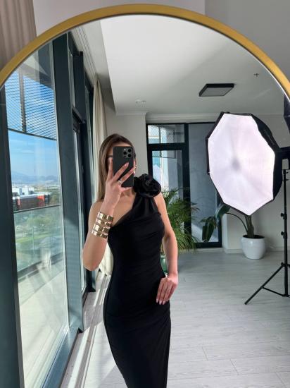 Siyah Tasarım Astarlı Gül Detaylı Tek Kol Tül Elbise