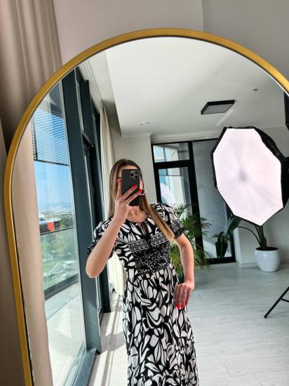 Siyah Beyaz Viskon Kumaş Kısa Kollu Elbise