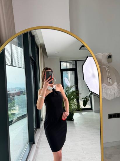 Tasarım Siyah Atlas Kumaş Yaka Taş Detaylı Elbise