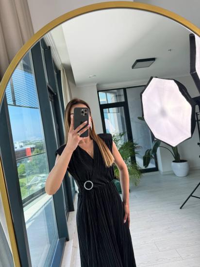Siyah Astarlı Bel Detaylı Piliseli Kumaş Elbise