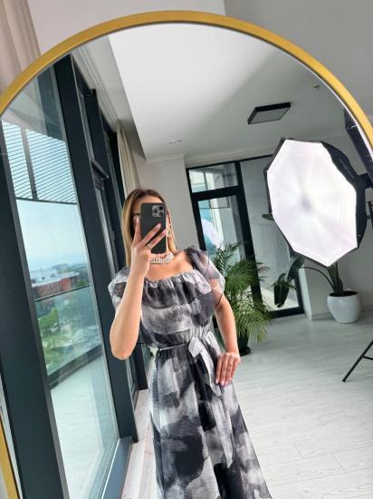 Siyah Desenli ipekli Şifon Astarlı Yakası Lastikli Elbise