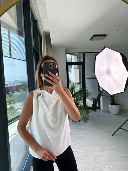 Beyaz Parıltılı Zara Model Metal Toka Detaylı Bluz