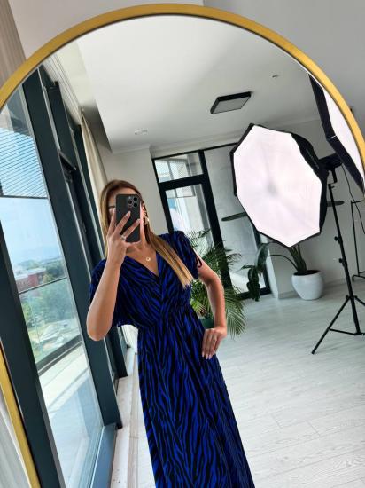 Saks Mavi Siyah Desenli Kol Detaylı Viskon Kumaş Elbise