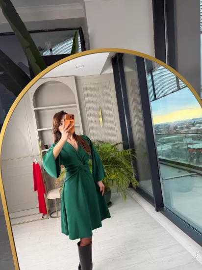 Zümrüt Yeşili Düğüm Detay Likralı Krep Kumaş Elbise