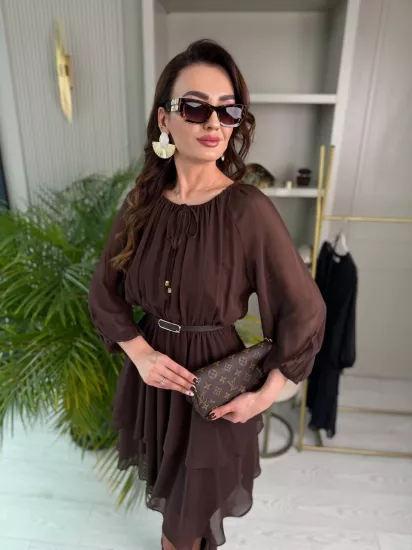 Kahverengi Eteği Katlı Astarlı Kemerli Premium Şifon Elbise