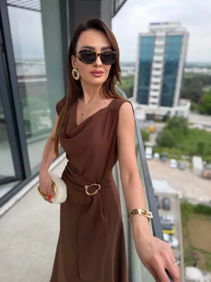 Kahverengi Degaje Yaka Bel Detaylı İpekli Krep Kumaş Elbise