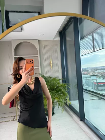 Siyah Lüks Kalite Degaje Yaka Kolsuz Bluz