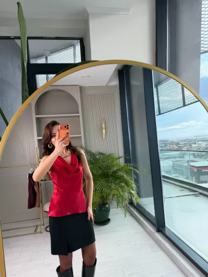 Kırmızı Lüks Kalite Degaje Yaka Kolsuz Bluz