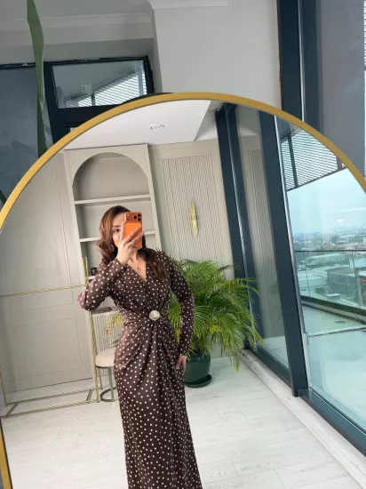 Kahverengi Puantiye Desen Bel Toka Detaylı Tok Saten Lüks Kalite Elbise