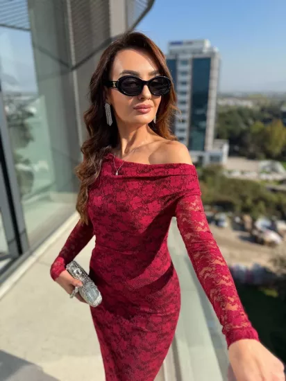 Bordo Astarlı Omuz Detaylı Likralı Dantel Elbise