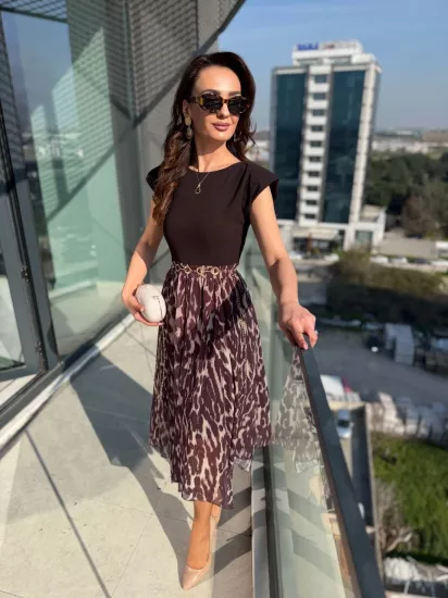 Kahverengi Desenli Etek Kısmı Şifon Astarlı Kemerli Elbise