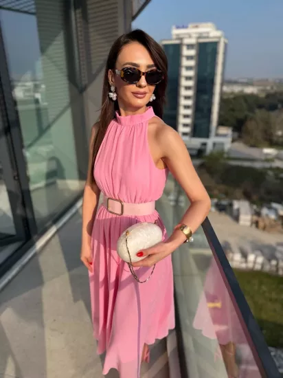 Barbie Pembe Kemerli Halter Yaka Astarlı Şifon Elbise