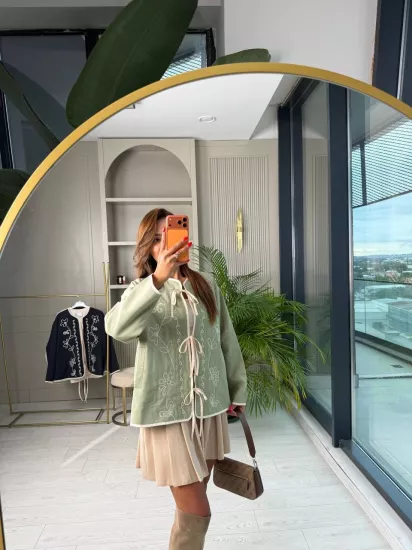 Yeşil Astarlı Nakış Detaylı Dokulu Ceket