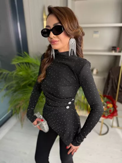 Siyah Drapeli Minimal Taş Detaylı Vatkalı Bluz