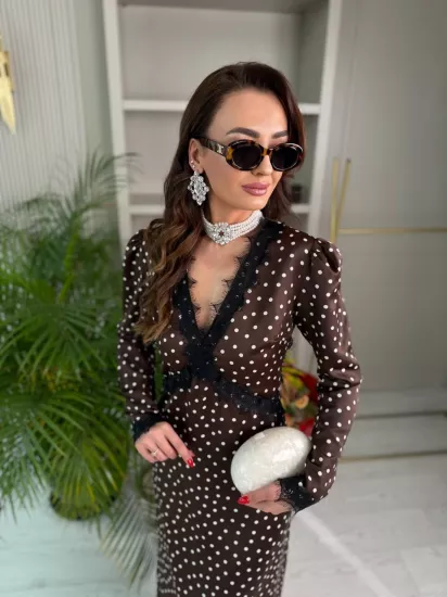 Tasarım Kahverengi Puantiyeli Tok Saten Sırt Detay Elbise