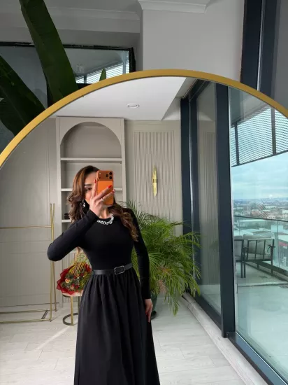 Siyah Kemerli Eteği Poplin Kumaş Elbise