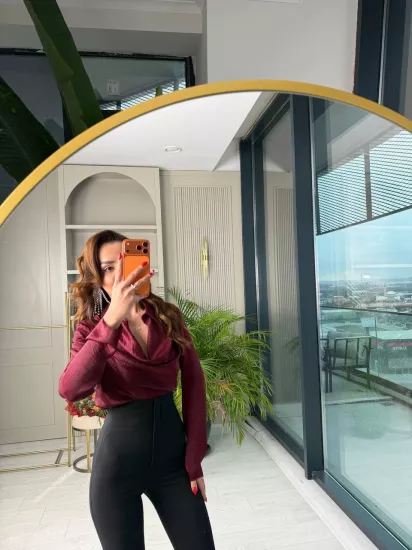 Bordo Degaje Ve Düğme Yakalı Bluz