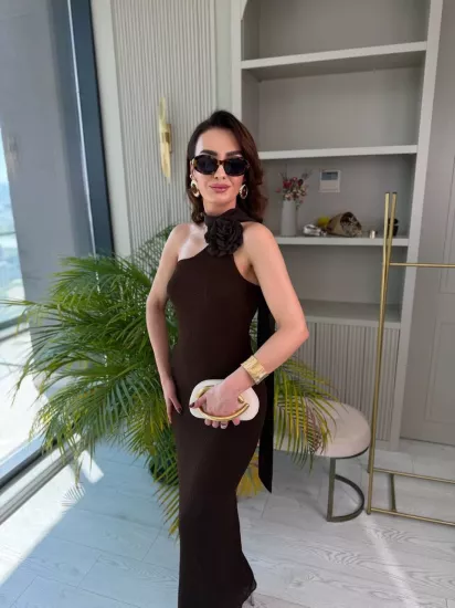 Kahverengi Tasarım Bağlamalı Broşlu Dantel Astarlı Elbise