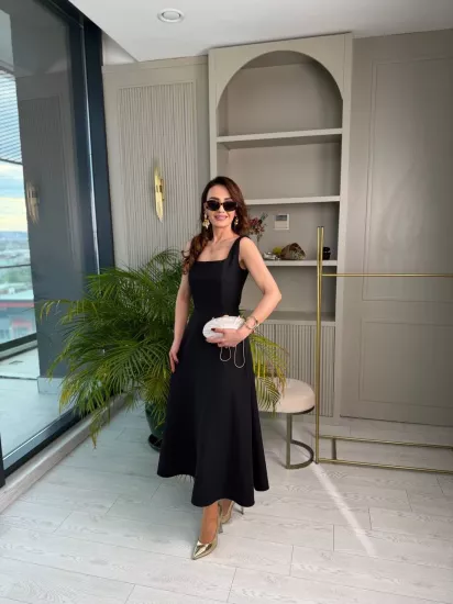 Siyah Kuşak Detaylı Double Krep Kumaş Çan Elbise