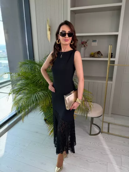 Siyah Etek Kısmı Dantelli Kalem Elbise