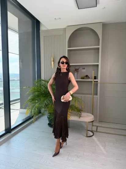Kahverengi Etek Kısmı Dantelli Kalem Elbise