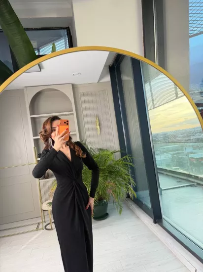 Siyah Düğüm Detaylı Işıltılı Kumaş Likralı Elbise