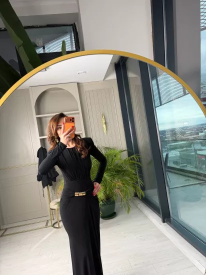 Siyah Bel Aksesuarlı Vatkalı Maxi İthal Likralı Candy Elbise