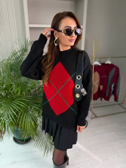 Siyah Zemin Kırmızı Desenli Kazak