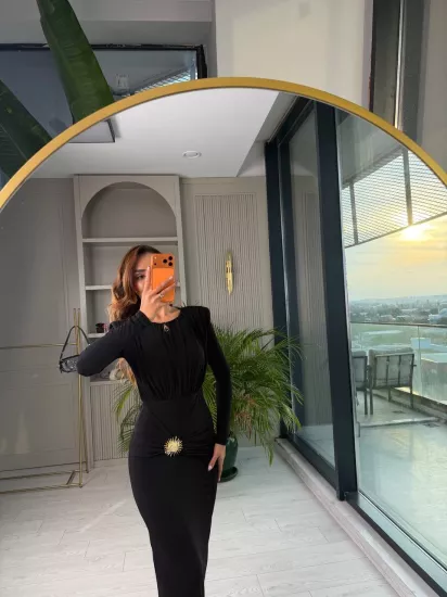 Siyah Vatkalı Bel Aksesuar Detay İthal Likralı Candy Kumaş Elbise