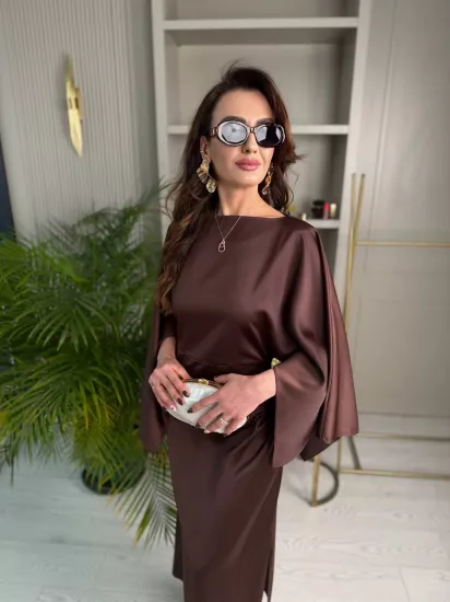 Tasarım Kahverengi Yarasa Kol Tok Saten Kumaş Elbise