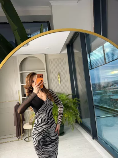 Siyah Beyaz Desenli Astarlı Likralı Tül Elbise