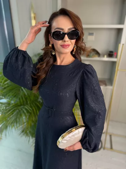 Lacivert Kemerli İthal Kabartma Desenli Kumaş Elbise