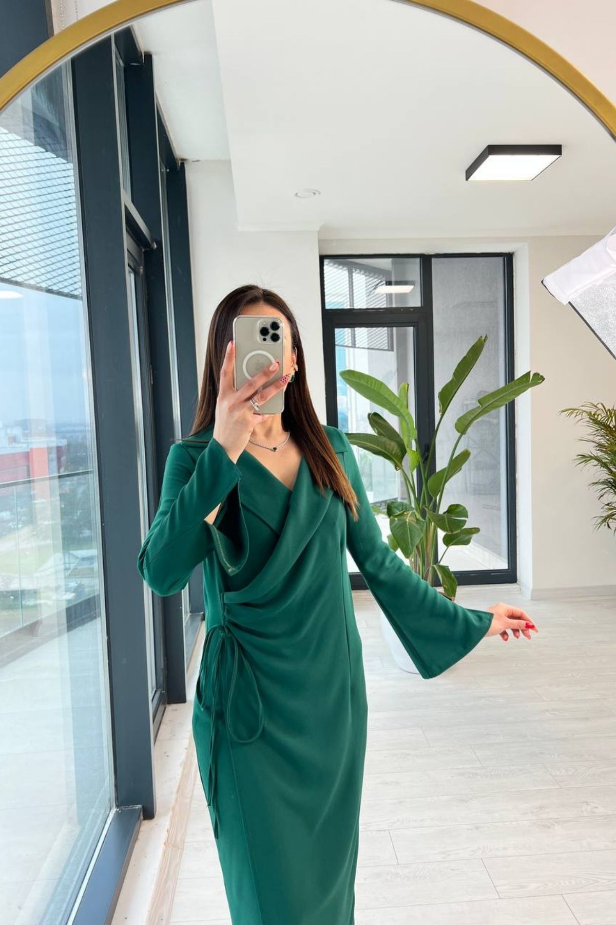 Zümrüt%20Kol%20Detaylı%20Kruvaze%20Crep%20Elbise