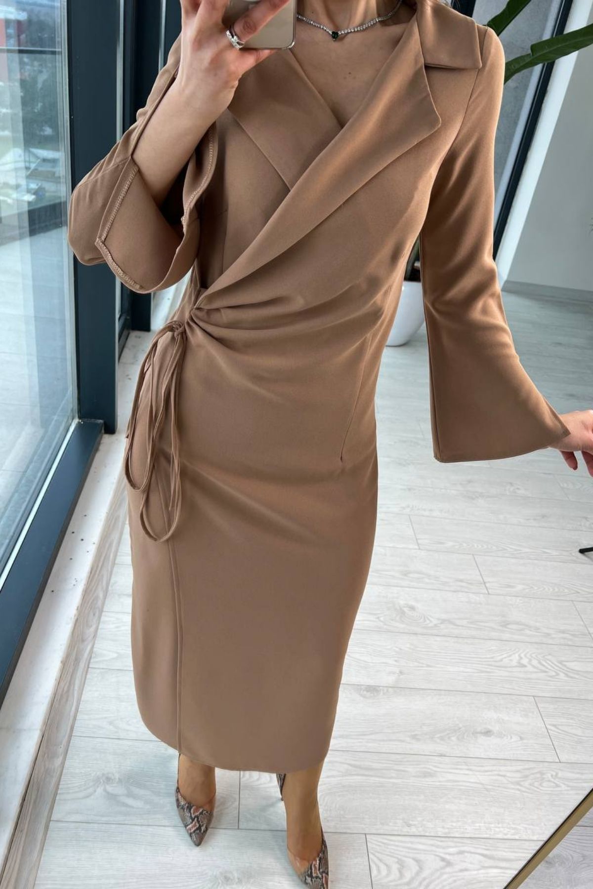 Camel Kol Detaylı Kruvaze Crep Elbise
