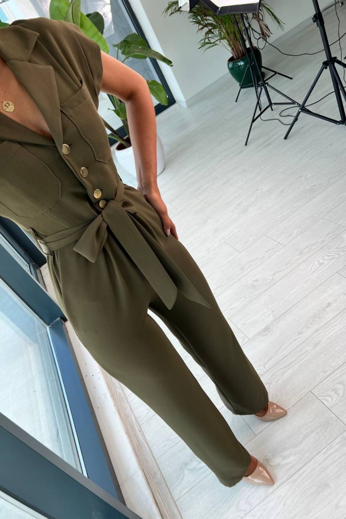Haki%20Gold%20Düğme%20Detaylı%20ipekli%20Krep%20Tulum