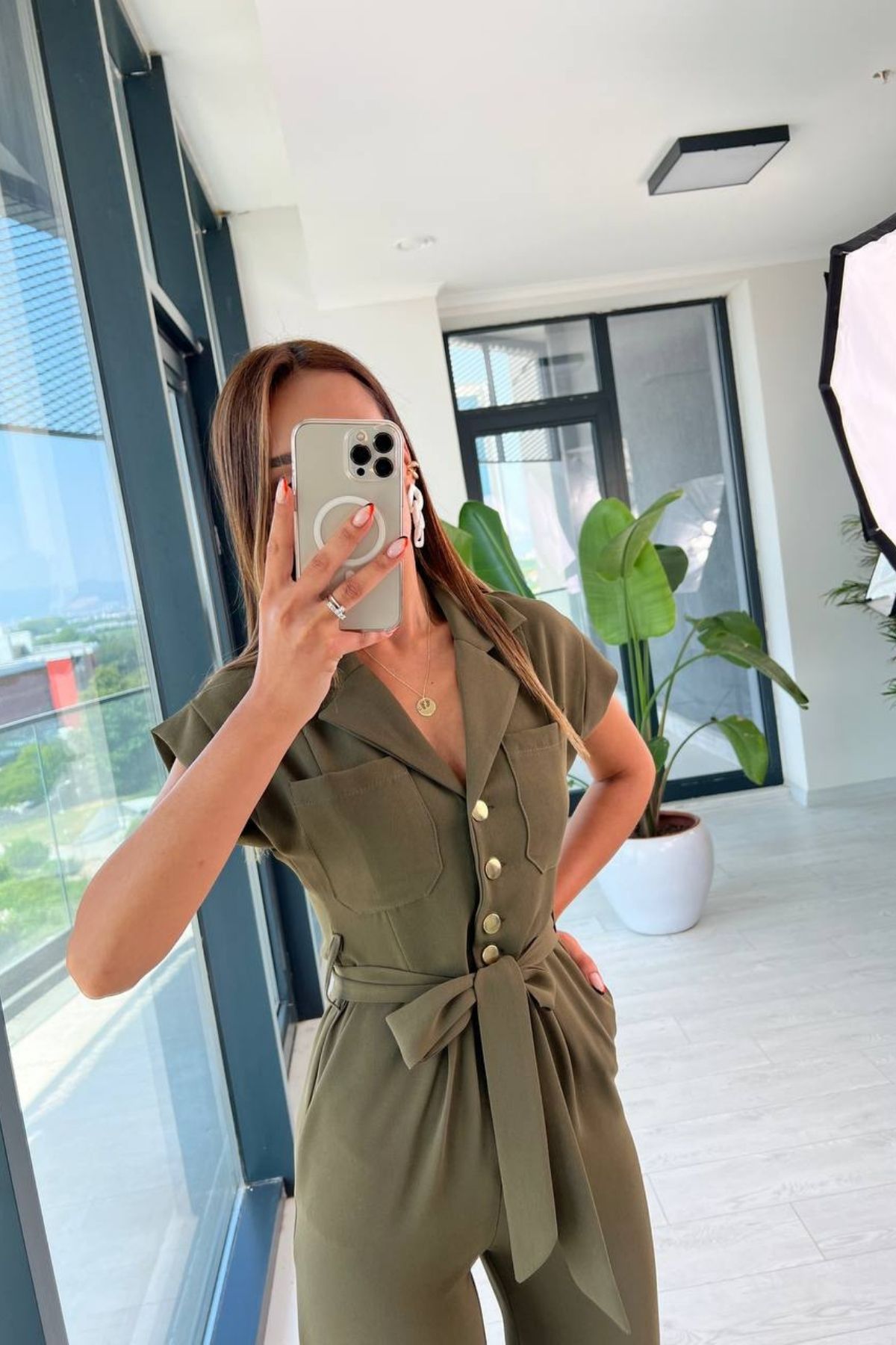 Haki%20Gold%20Düğme%20Detaylı%20ipekli%20Krep%20Tulum