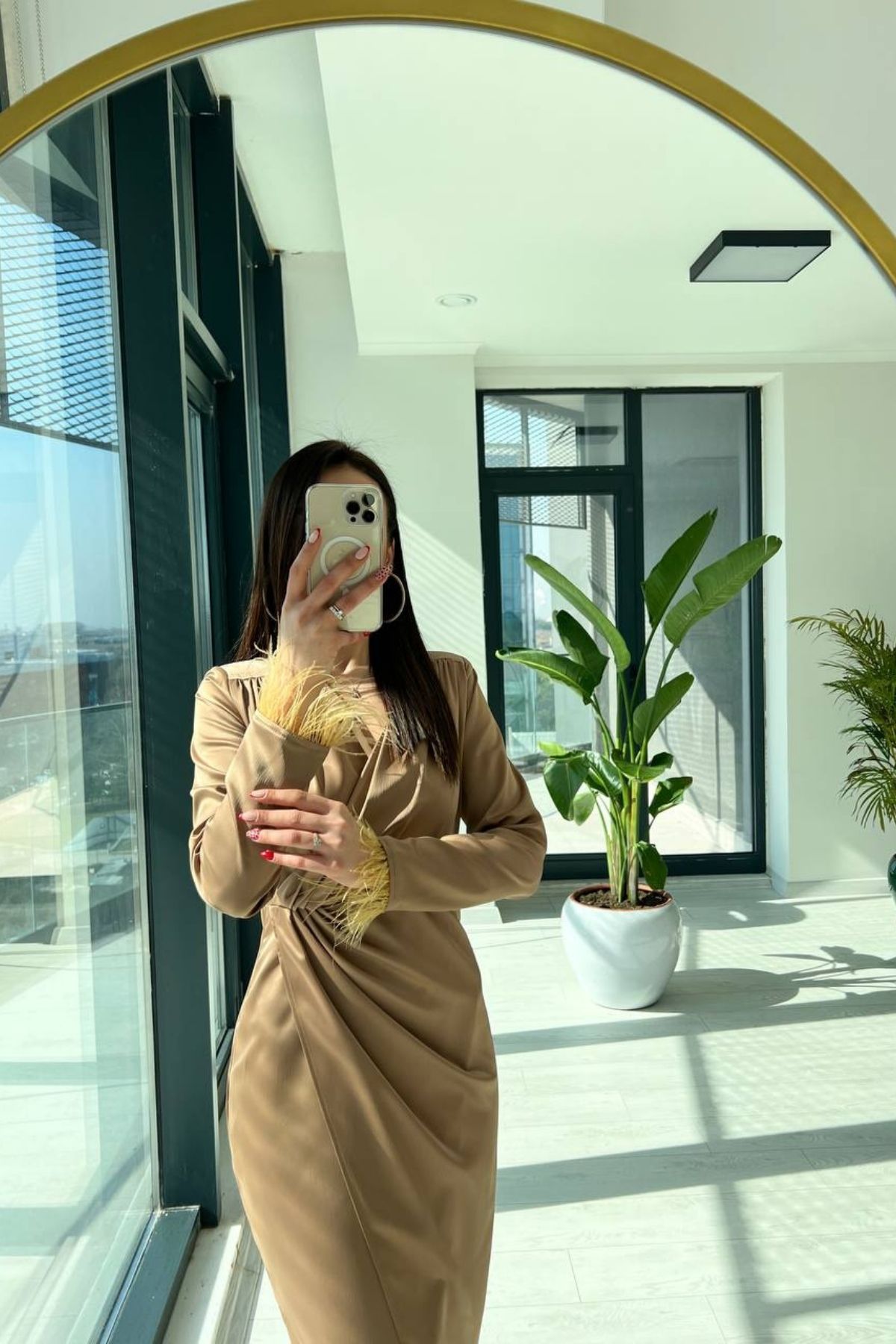 Tasarım Camel Saten Kolu Tüylü Elbise