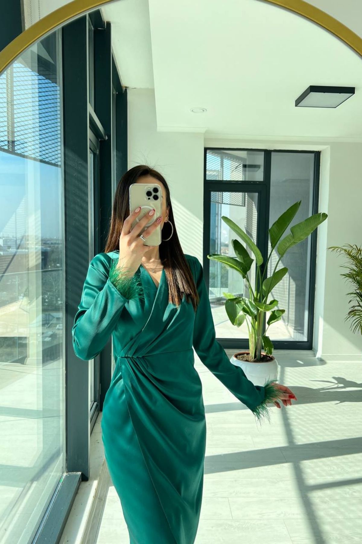 Tasarım Zümrüt Saten Kolu Tüylü Elbise