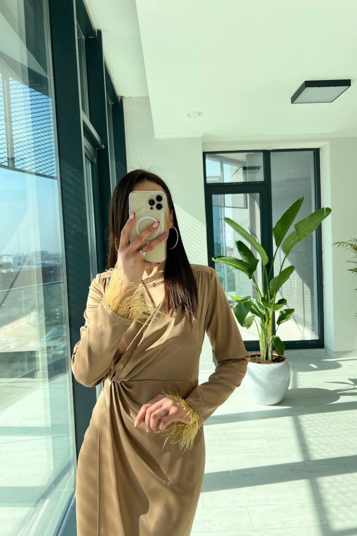 Tasarım Camel Saten Kolu Tüylü Elbise
