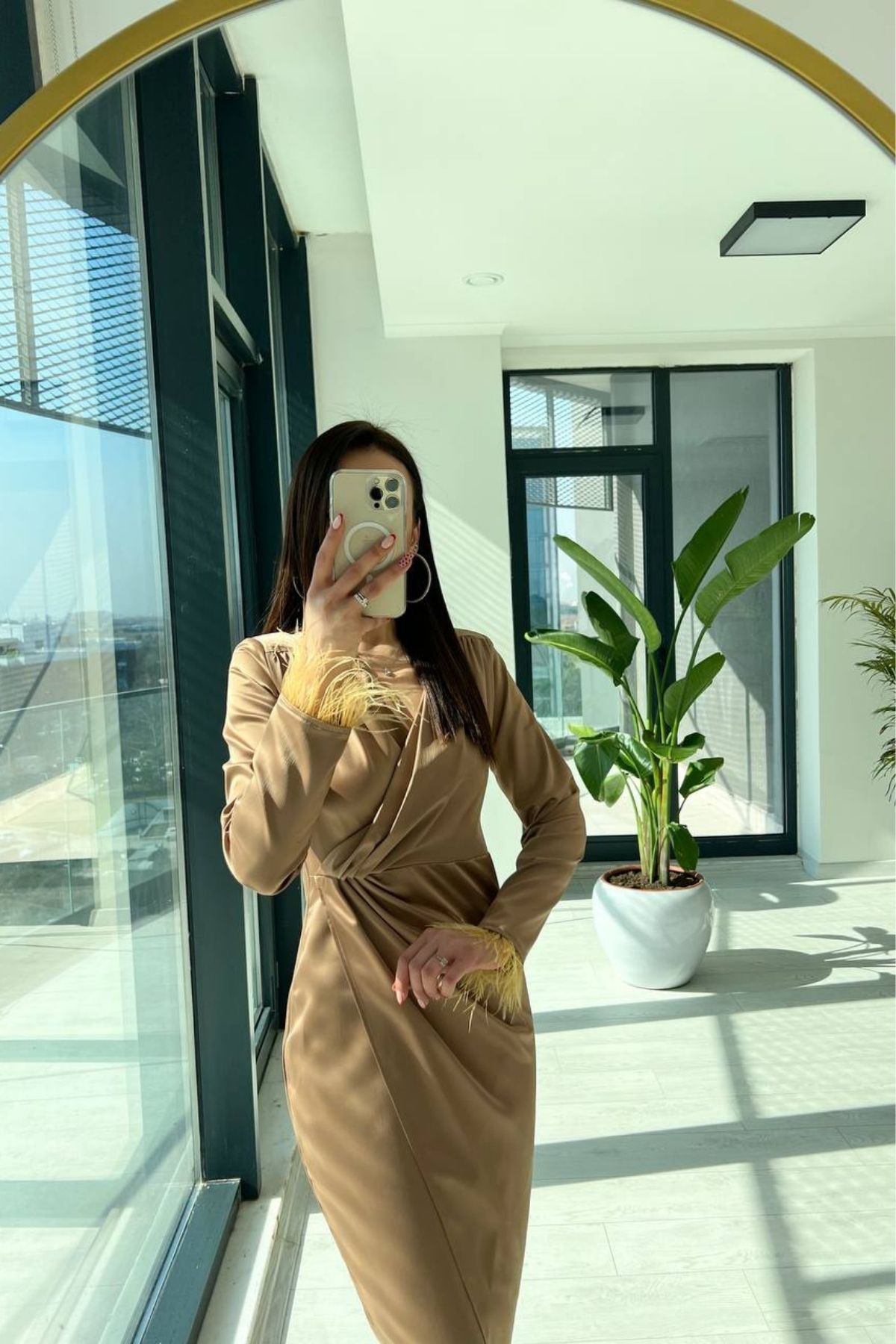 Tasarım Camel Saten Kolu Tüylü Elbise