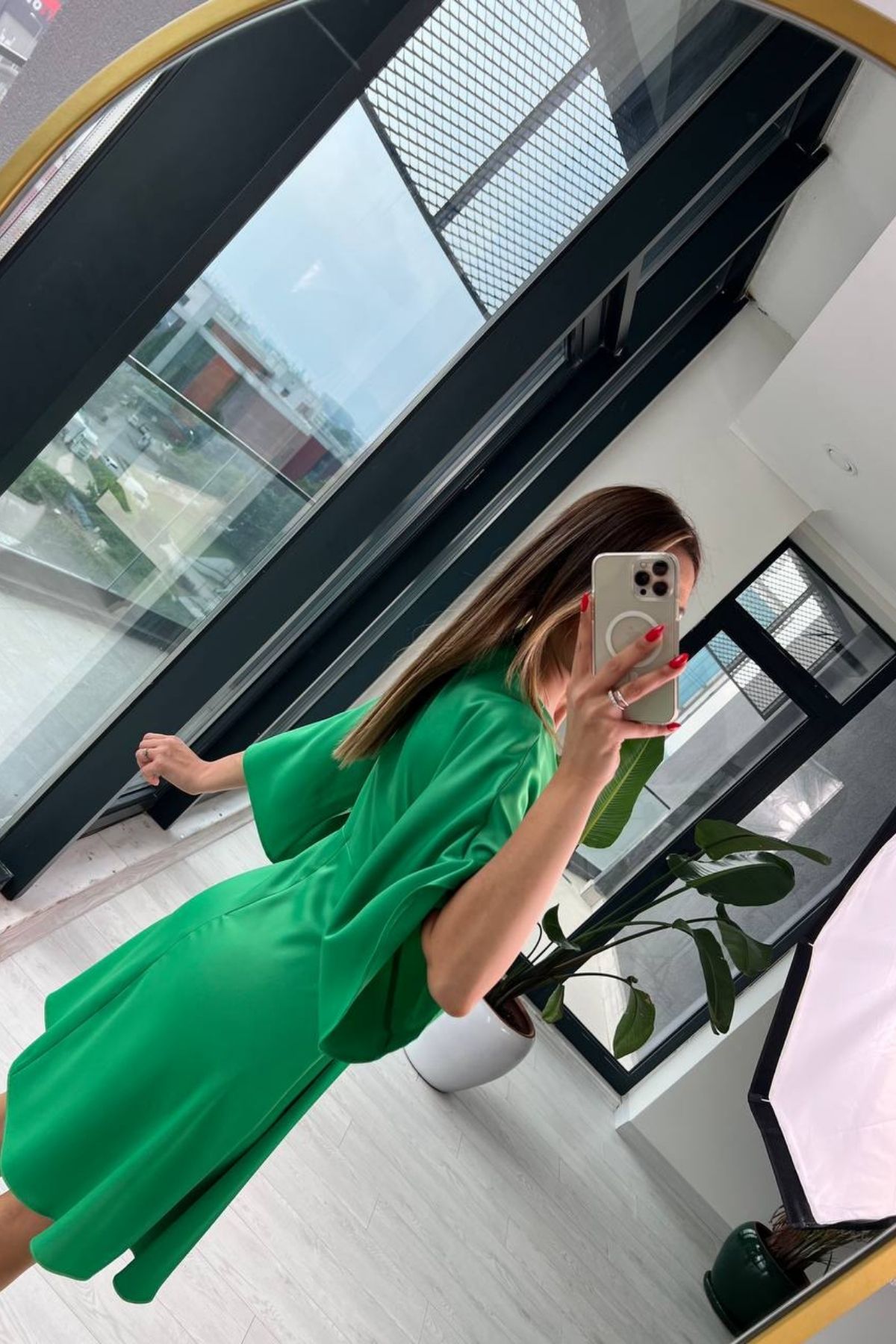 Benotton%20Yeşili%20Düğüm%20Detaylı%20Tok%20Saten%20Elbise