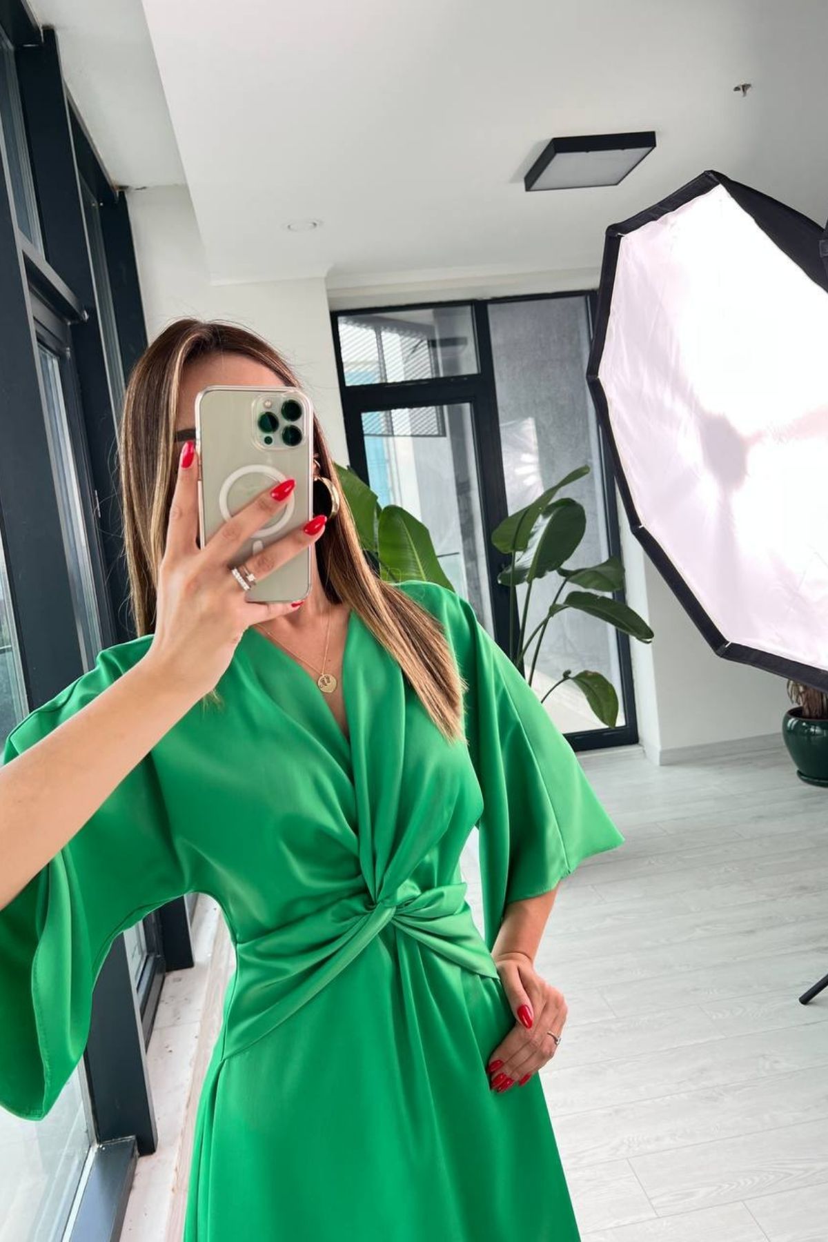 Benotton%20Yeşili%20Düğüm%20Detaylı%20Tok%20Saten%20Elbise