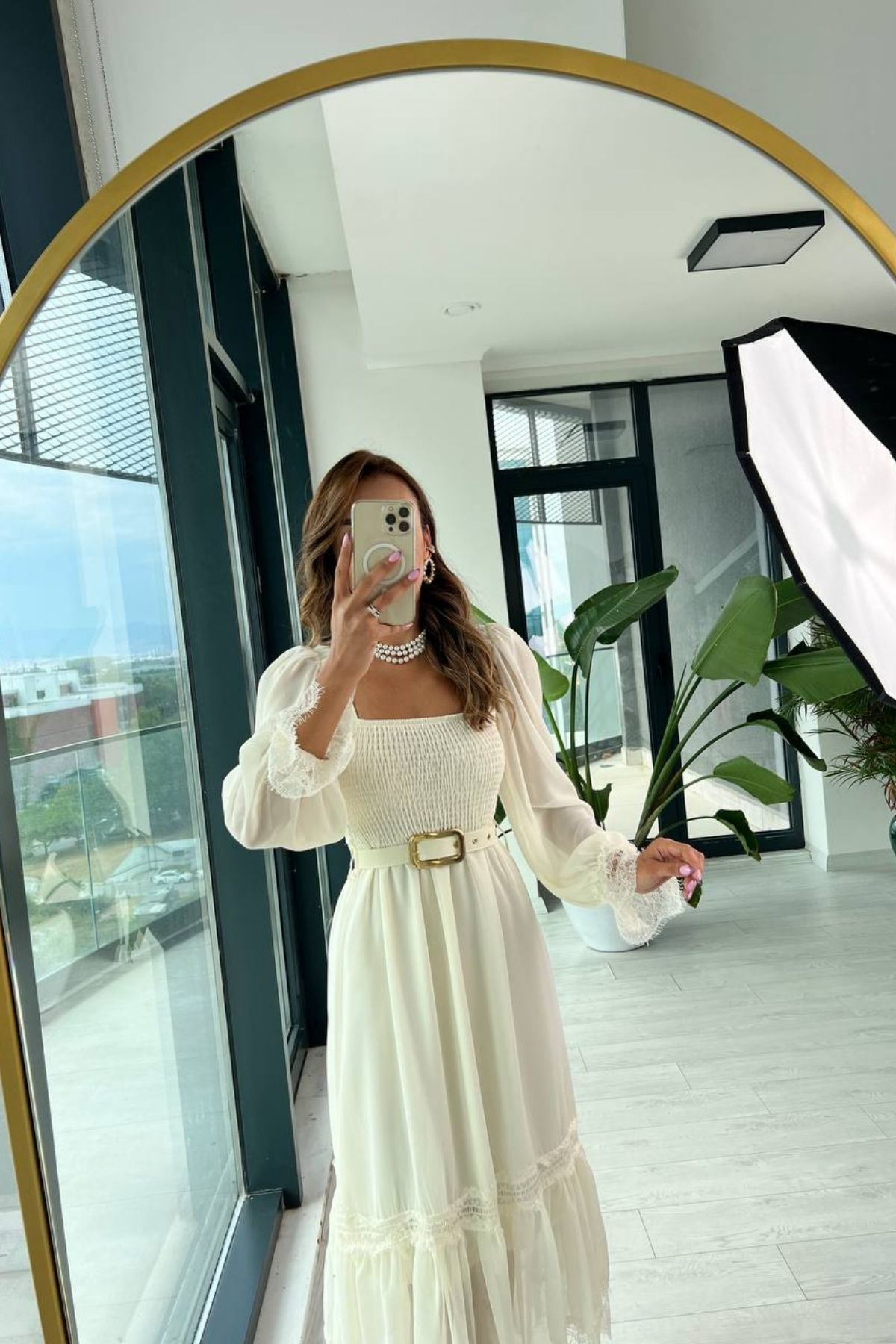 Ekru%20Dantel%20Detaylı%20Kemerli%20Şifon%20Elbise