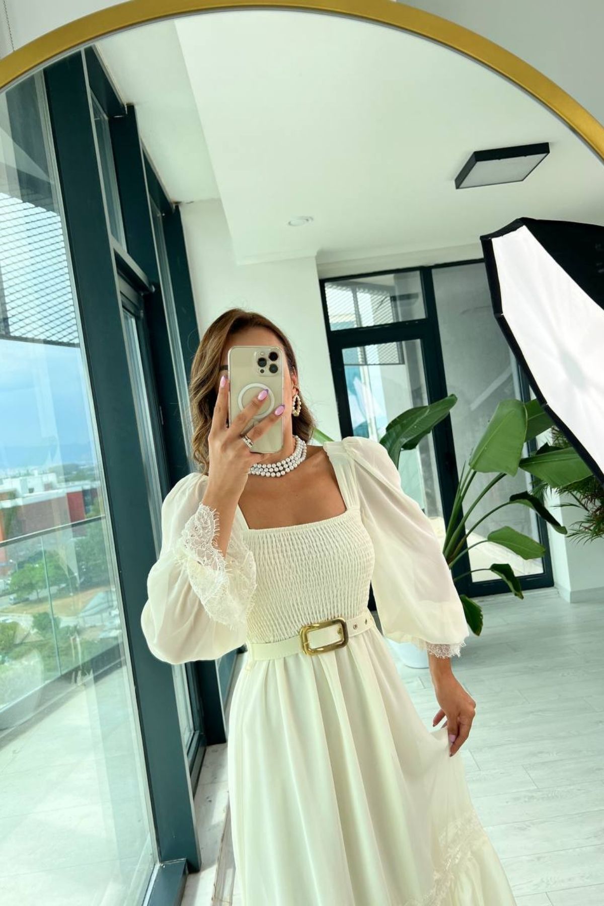 Ekru%20Dantel%20Detaylı%20Kemerli%20Şifon%20Elbise