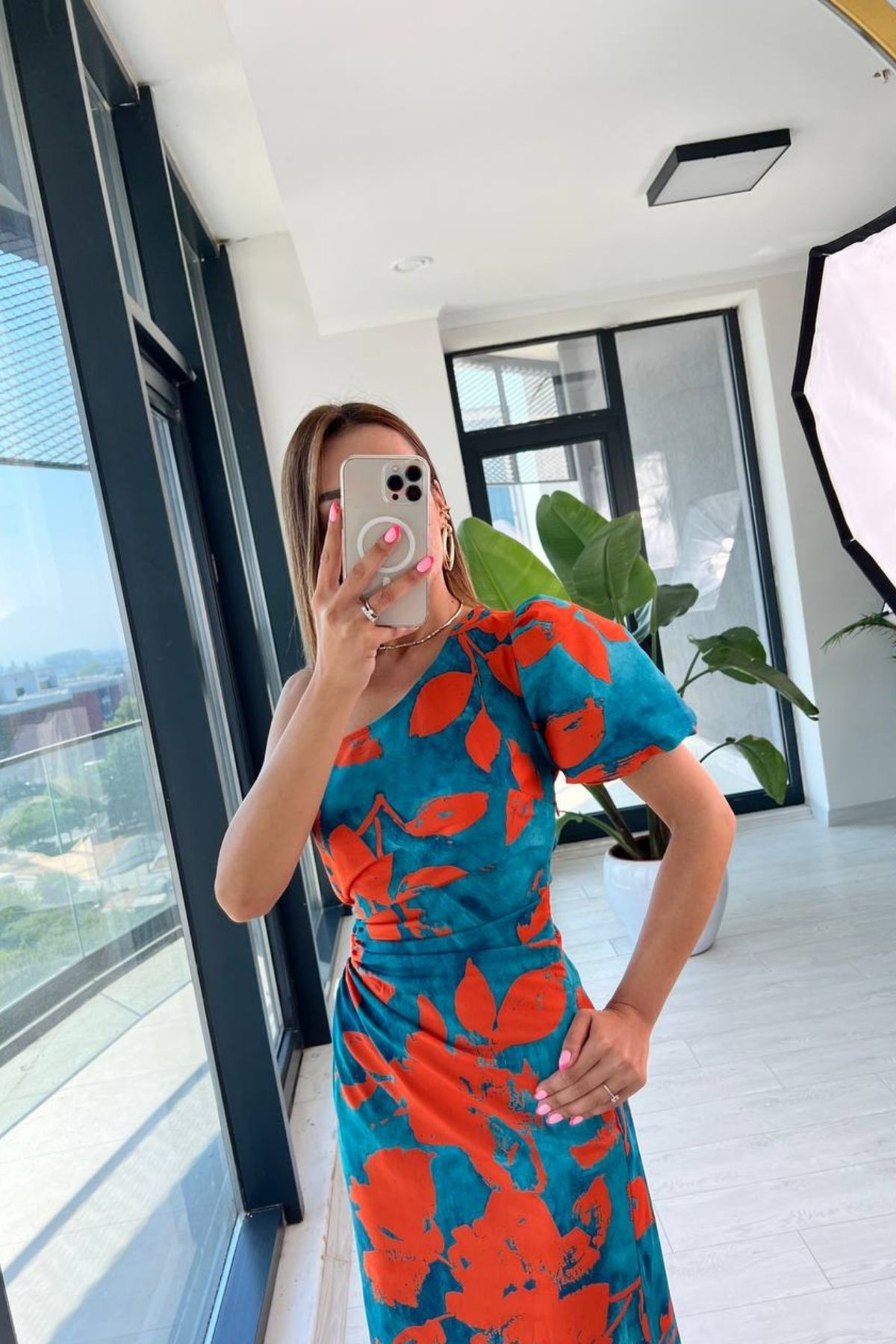 Tek%20Kol%20Bel%20ve%20Yırtmaç%20Detaylı%20Orange%20Elbise