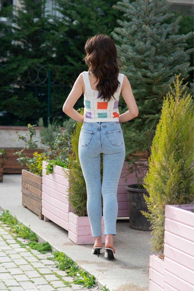 Buz%20Mavi%20Paça%20Yırtmaçlı%20Yüksek%20Bel%20Jean