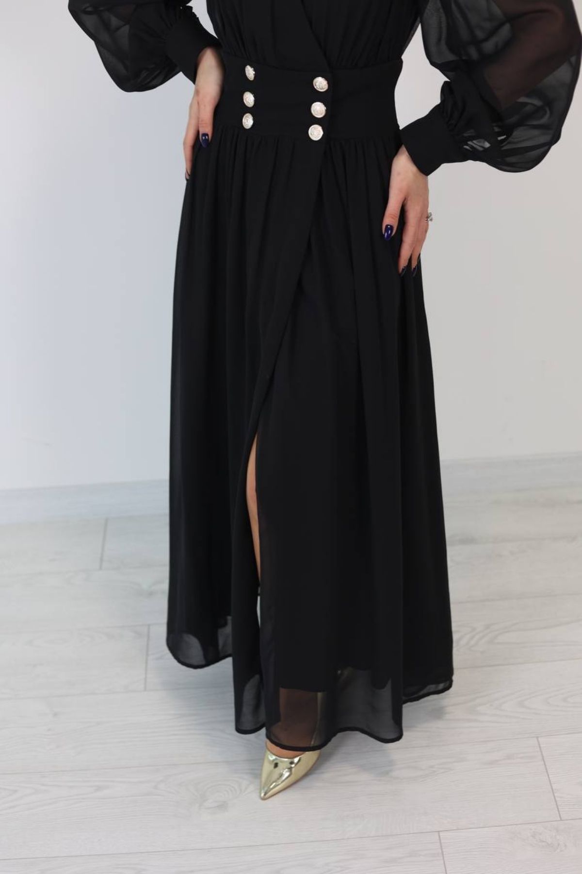 Siyah Tasarım Şifon Gold Düğme Detaylı Uzun Elbise