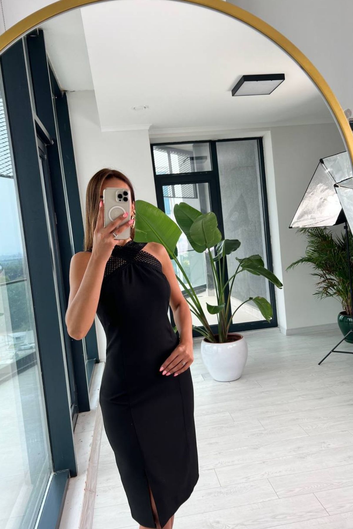 Siyah%20Tasarım%20File%20Yaka%20Detaylı%20Atlas%20Kumaş%20Elbise