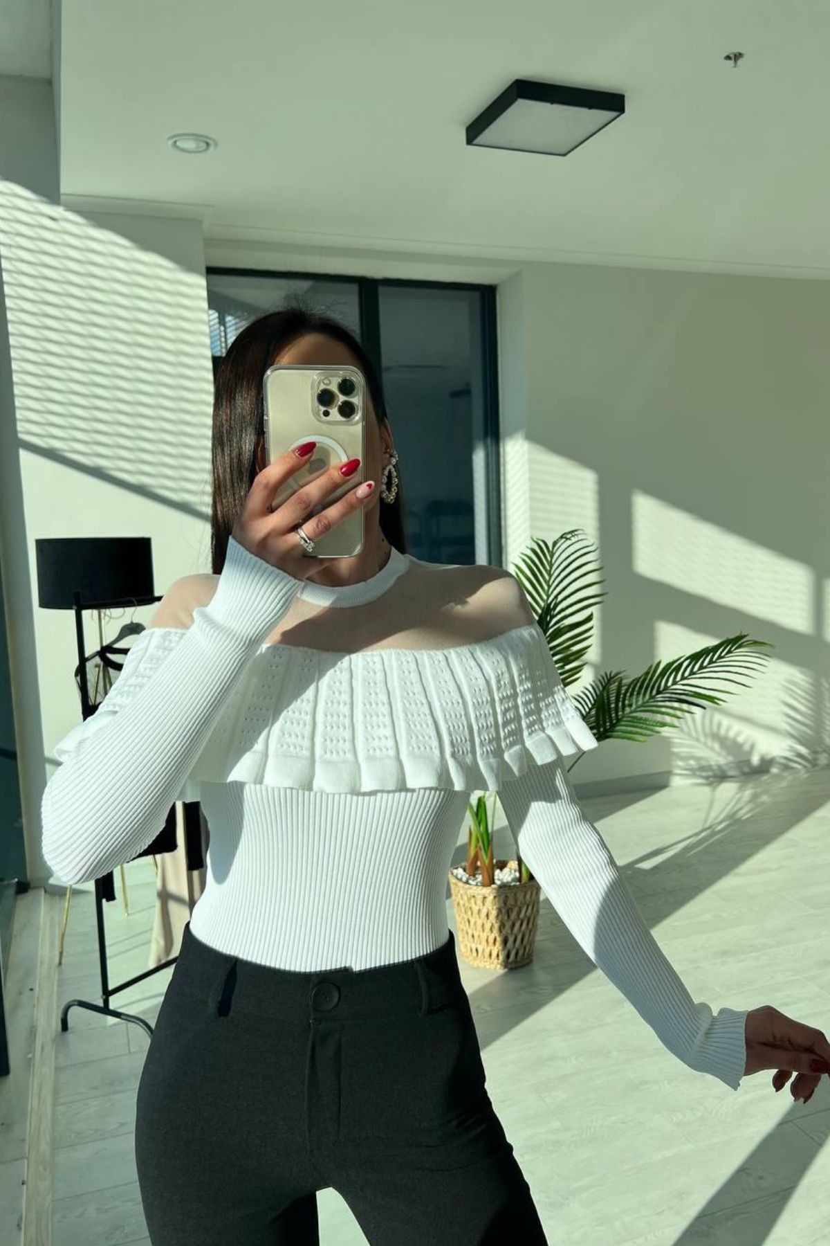 Beyaz Tül Yaka Detaylı Triko Bluz