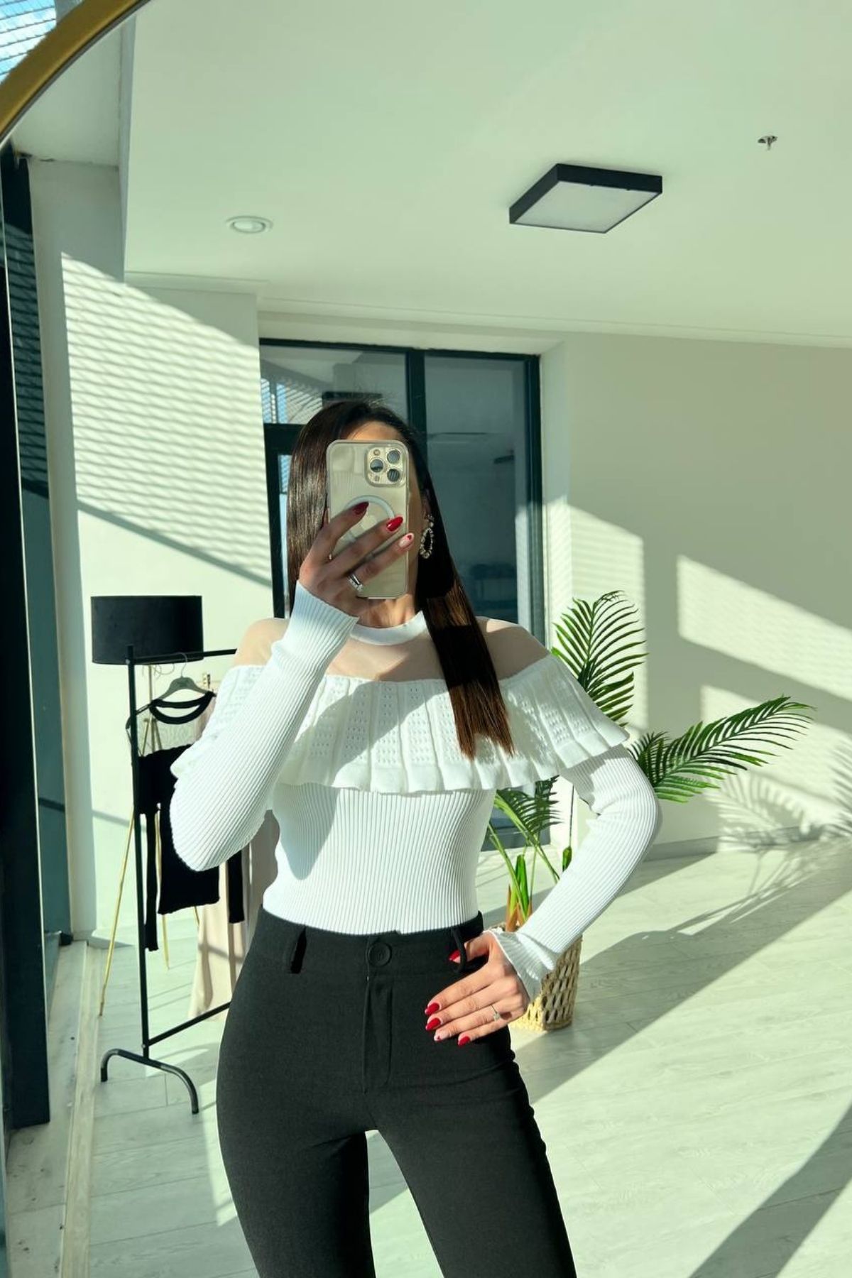 Beyaz Tül Yaka Detaylı Triko Bluz